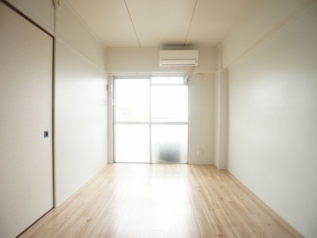 居室・リビング　快適に過ごせるエアコンが付いています♪