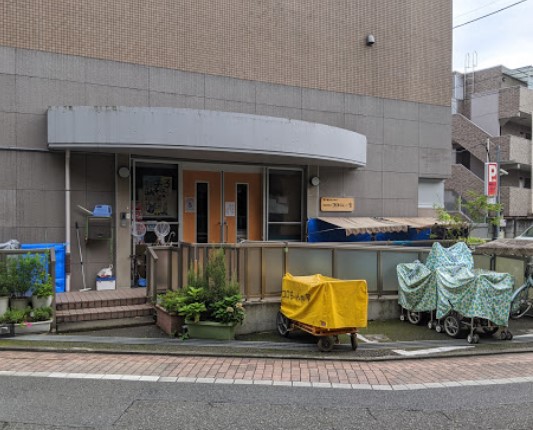 幼稚園・保育園　コロちゃんの家（幼稚園・保育園）まで157m