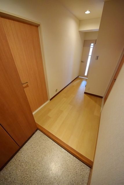 玄関　★お問い合わせはタウンハウジング府中店まで★