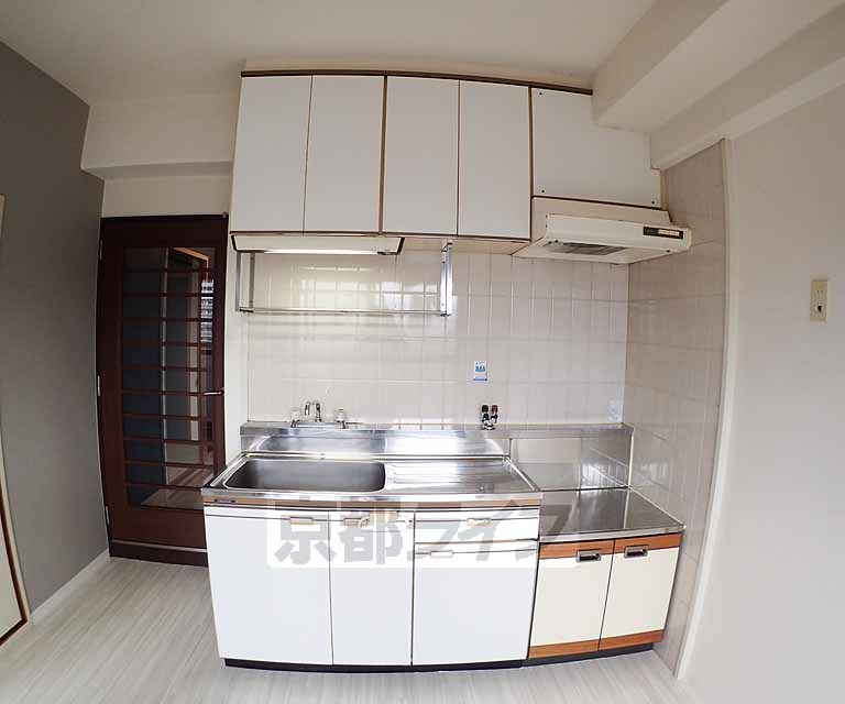 キッチン　大きめのキッチンです