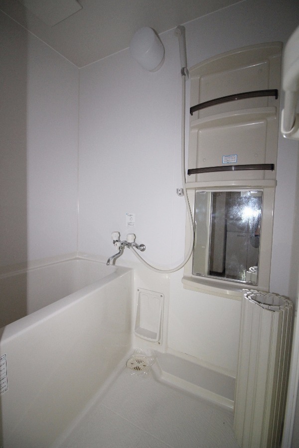 バス・シャワールーム　清潔感のあるお風呂