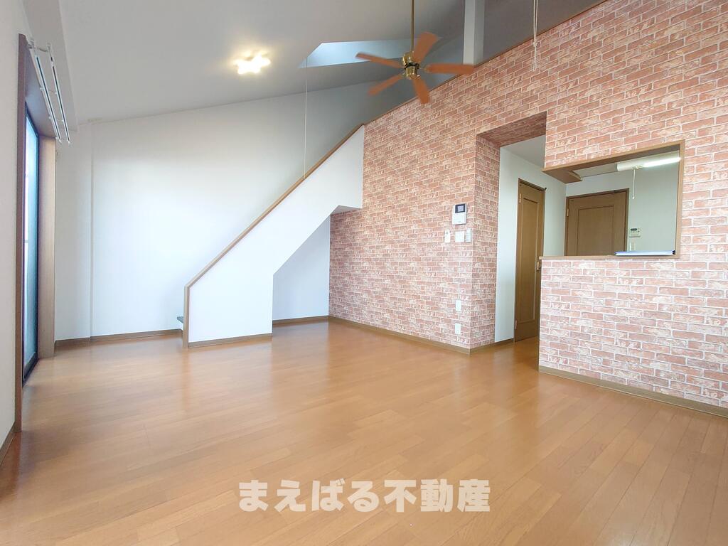 居室・リビング　広いリビングスペース