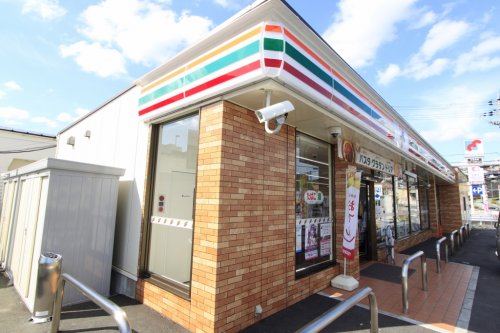 コンビニ　セブンイレブン香芝穴虫店（コンビニ）まで433m