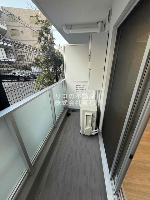 バルコニー　バルコニーがあるので洗濯物を太陽の下で干すことができます♪