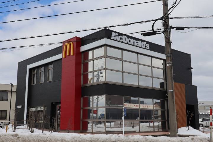 飲食店　マクドナルド8号線六家店（飲食店）まで1565m