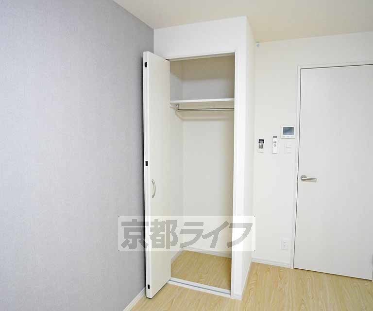 収納　奥行広々しております。