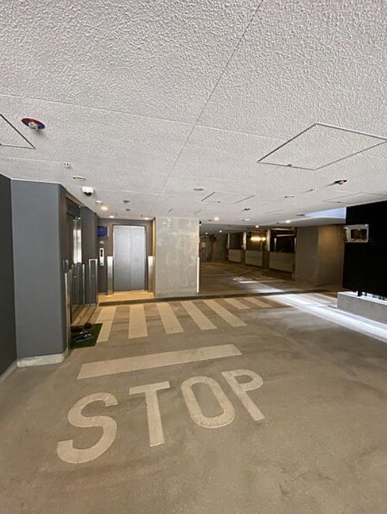 駐車場　エントランス