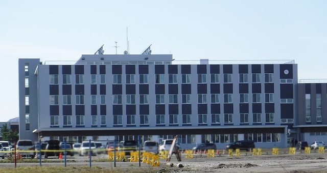 小学校　登別市立鷲別小学校（小学校）まで1058m