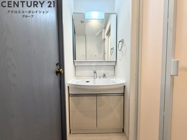 洗面設備　室内に洗濯機置き場があります