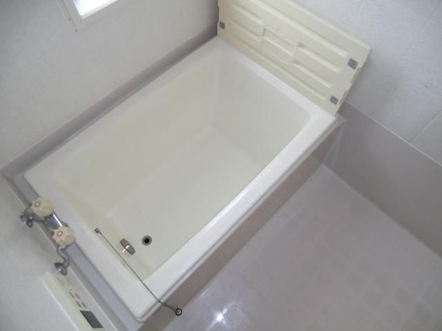 バス・シャワールーム　窓付追焚浴室