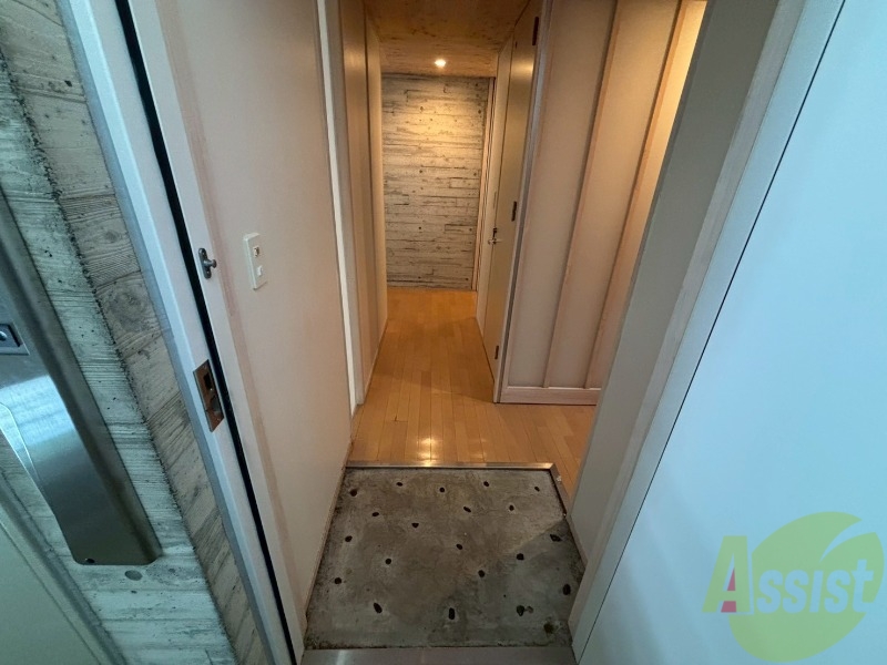 玄関　玄関の様子です。明るい印象ですね。気分もあがりそう。