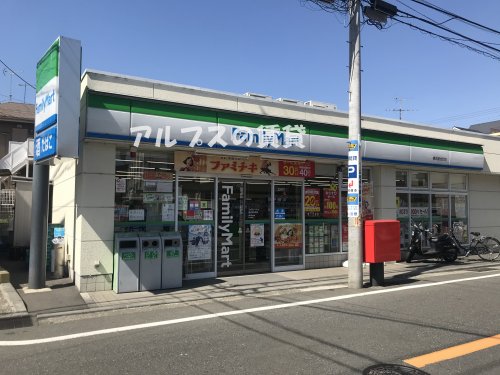 コンビニ　ファミリーマート 横浜釜台町店（コンビニ）まで910m