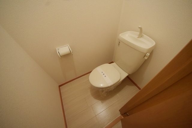 トイレ　お問い合わせはタウンハウジング調布店まで