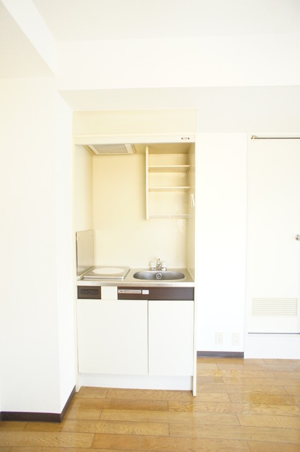 キッチン　火を使わず安心でお掃除も簡単な電気コンロ、１口付です♪