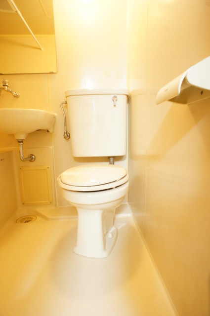 トイレ　白を基調とした空間で清潔感のあるトイレです♪