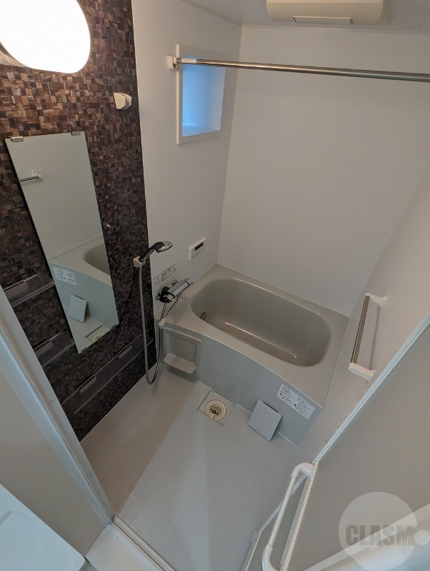 バス・シャワールーム　浴室乾燥・追い焚き付き！