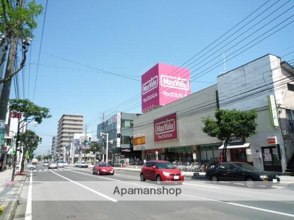 スーパー　マックスバリュ（スーパー）まで330m