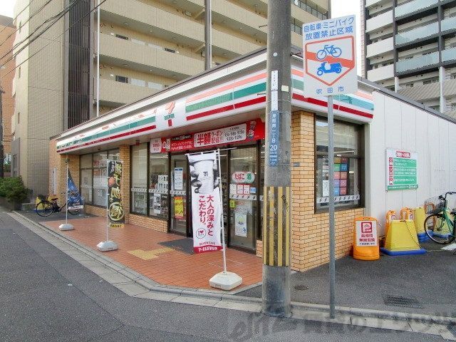 コンビニ　セブンイレブン　岸辺南1丁目店（コンビニ）まで60m