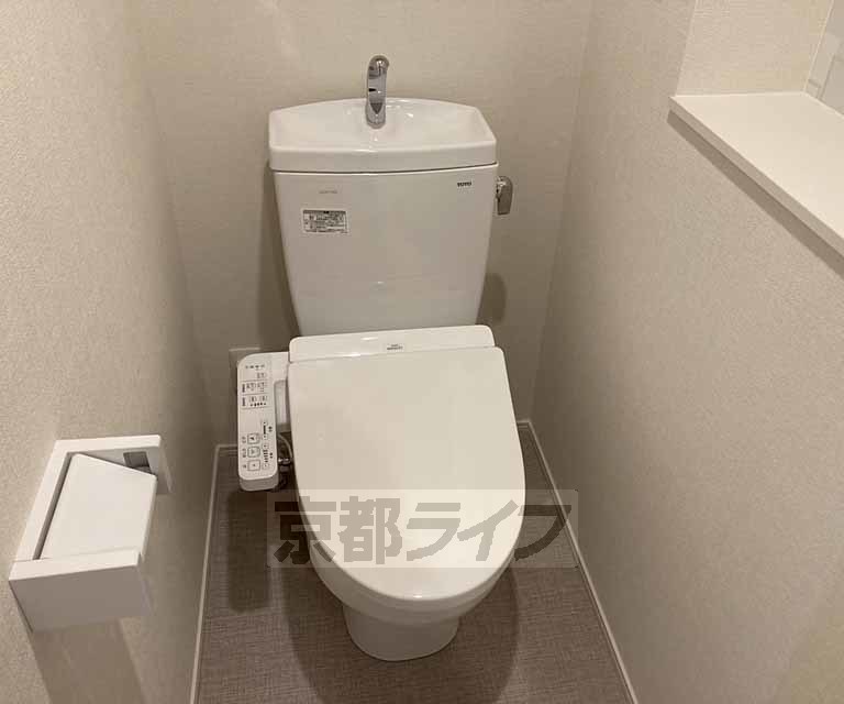 トイレ　嬉しいウォシュレット付き・