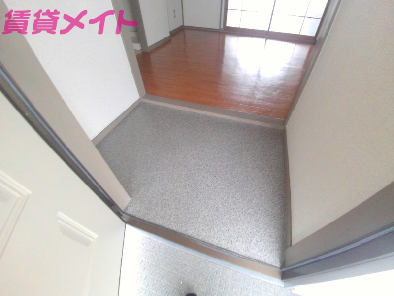 玄関　同物件別室反転タイプ画像