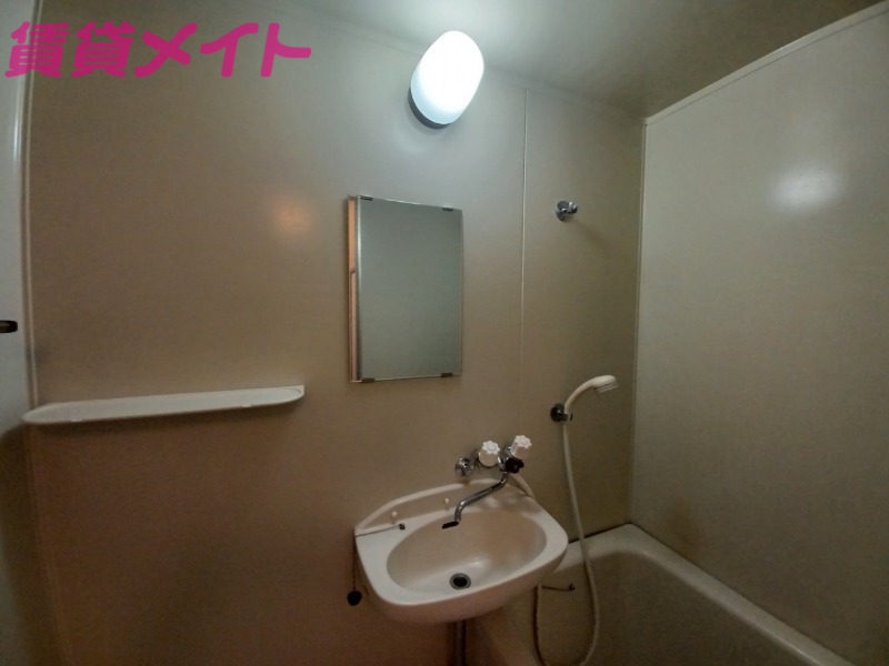 洗面設備　同物件別室反転タイプ画像