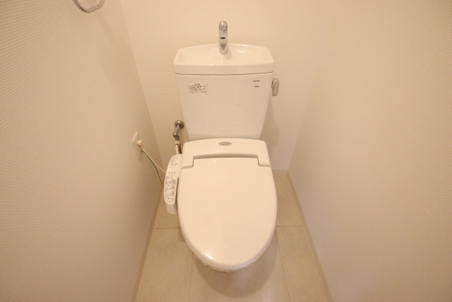 トイレ　※別室の参考写真の為、現況優先です。