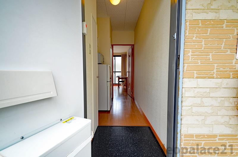 玄関　設備・仕様は号室により異なる為、現況を優先致します。