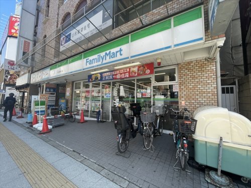 コンビニ　ファミリーマート 川口駅東口店（コンビニ）まで89m