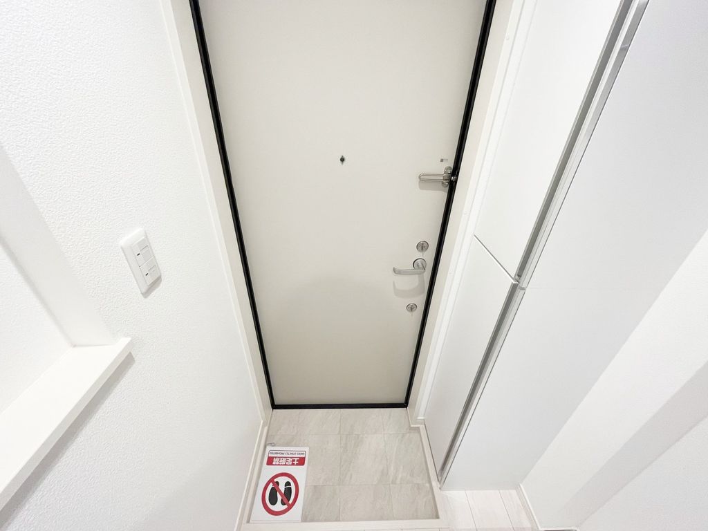 玄関　同物件別部屋写真