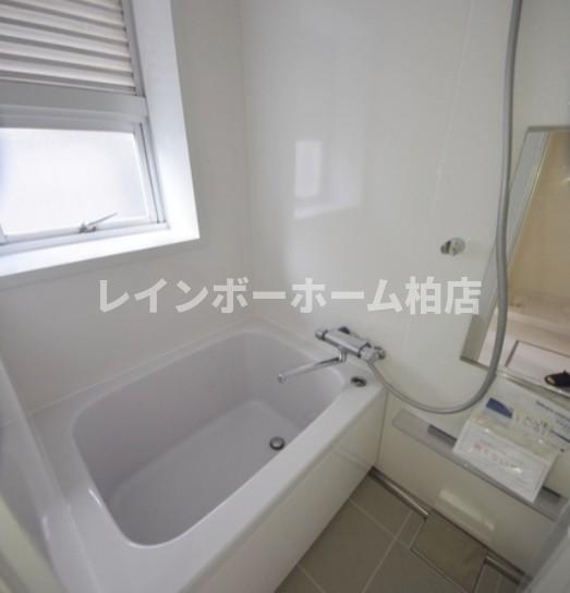 バス・シャワールーム　落ち着いた空間のお風呂です