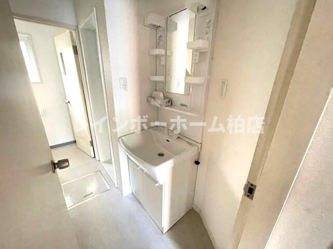 洗面設備　コンパクトで使いやすい洗面所