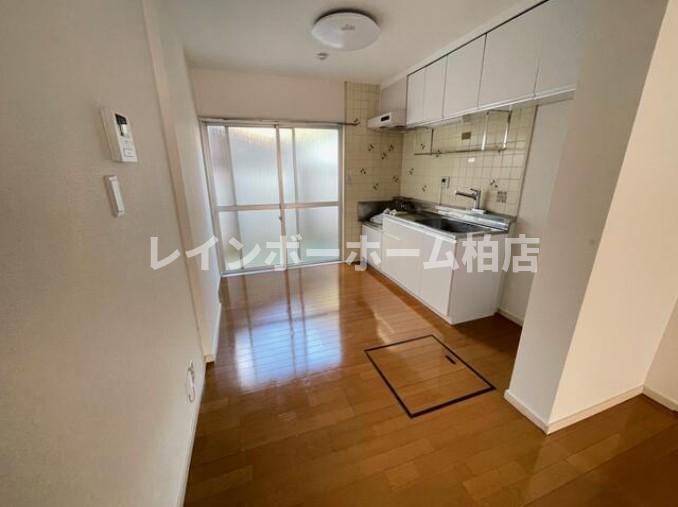 キッチン　コンパクトなキッチンで掃除もラクラク