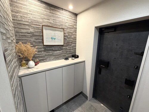 玄関　玄関（退去前）※家具・什器は撤去いたします。