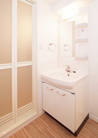 洗面設備　※反転写真