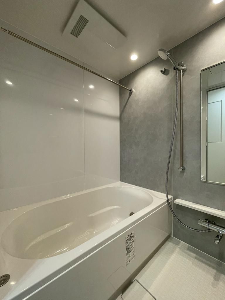 バス・シャワールーム　コンパクトで使いやすいお風呂です