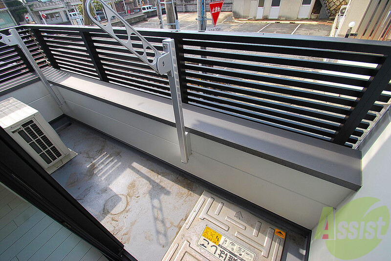 バルコニー　心地よい風が吹くバルコニー。洗濯物もよく乾きそうです。