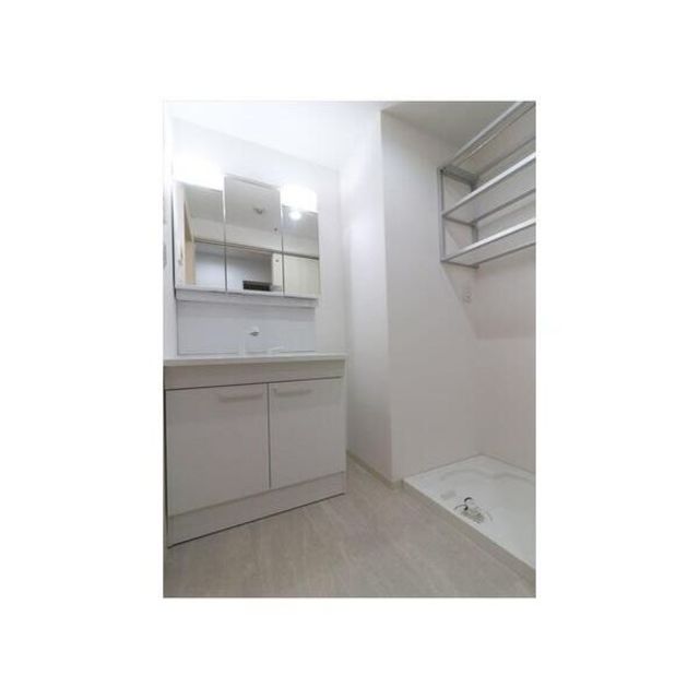 洗面設備　洗面脱衣所付き！独立洗面台が便利です♪♪