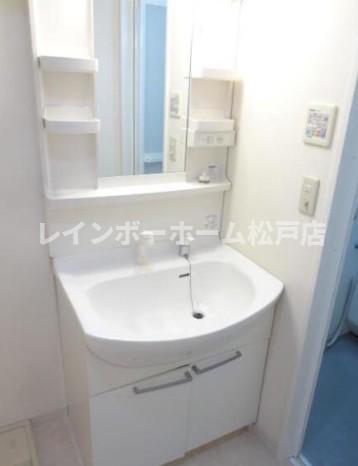 洗面設備　コンパクトで使いやすい洗面所