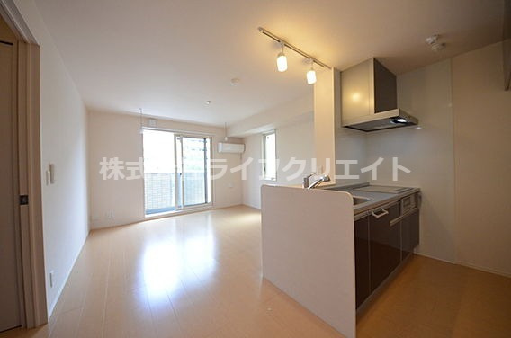 居室・リビング　※同建物別部屋写真