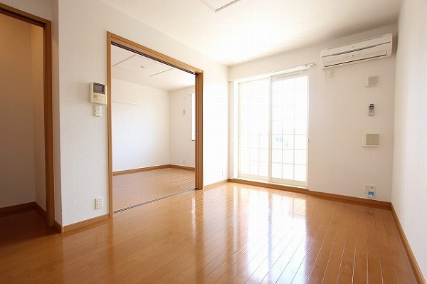 居室・リビング　日あたり良好、団らんスペース