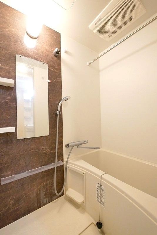 バス・シャワールーム　※同物件、別部屋の写真です。