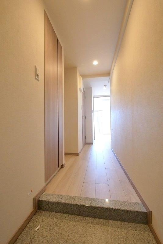 玄関　※同物件、別部屋の写真です。