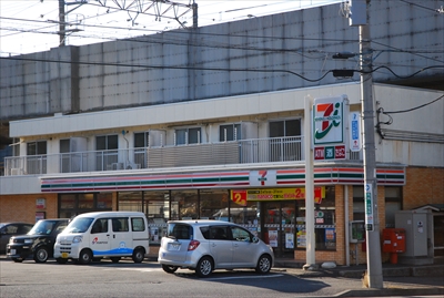コンビニ　セブンイレブン 横浜三枚町店（コンビニ）まで445m