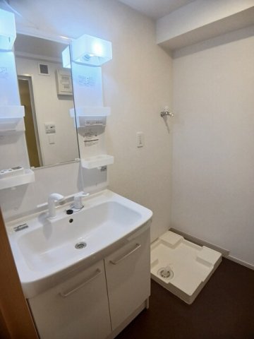 洗面設備　スペースが確保できる洗面所です