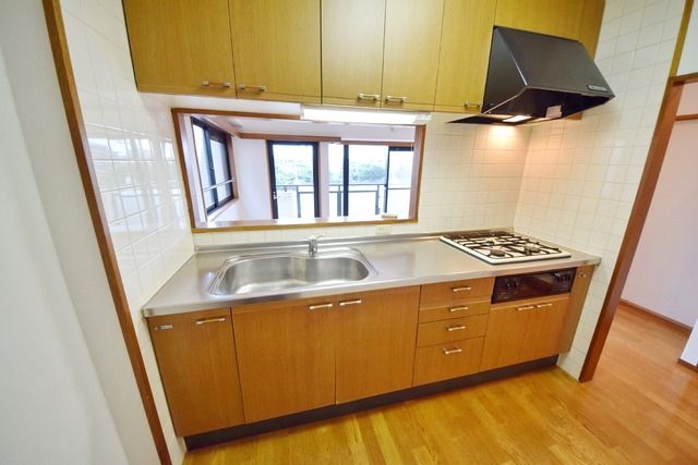 キッチン　★３口コンロのシステムキッチンです★