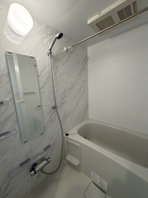 バス・シャワールーム　※清掃前の状態です