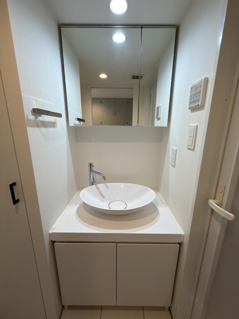 洗面設備　※清掃前の状態です