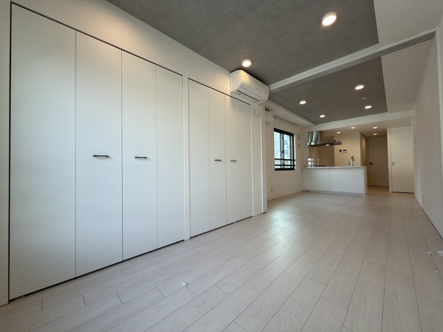 居室・リビング　※清掃前の状態です