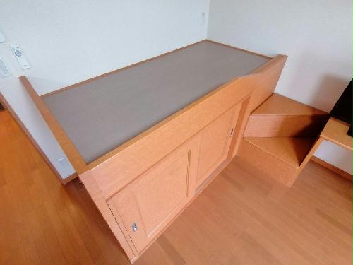 その他部屋・スペース　ベッド付きです。ベッド下部は収納となっております。