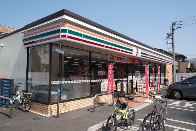 コンビニ　セブンイレブン国立さくら通り店（コンビニ）まで933m